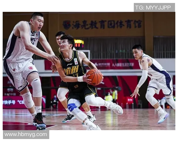 深入探讨上海篮球队近期表现与对手状态的全面对比分析 深入探讨上海篮球队近期表现与对手状态的全面对比分析